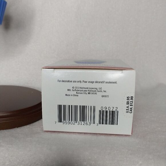 Hallmark It's Snowing Sweetness  - Picture 2 of 3